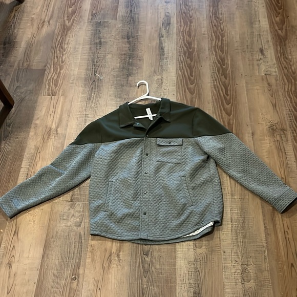 active snap down shirt XL - Picture 2 of 4